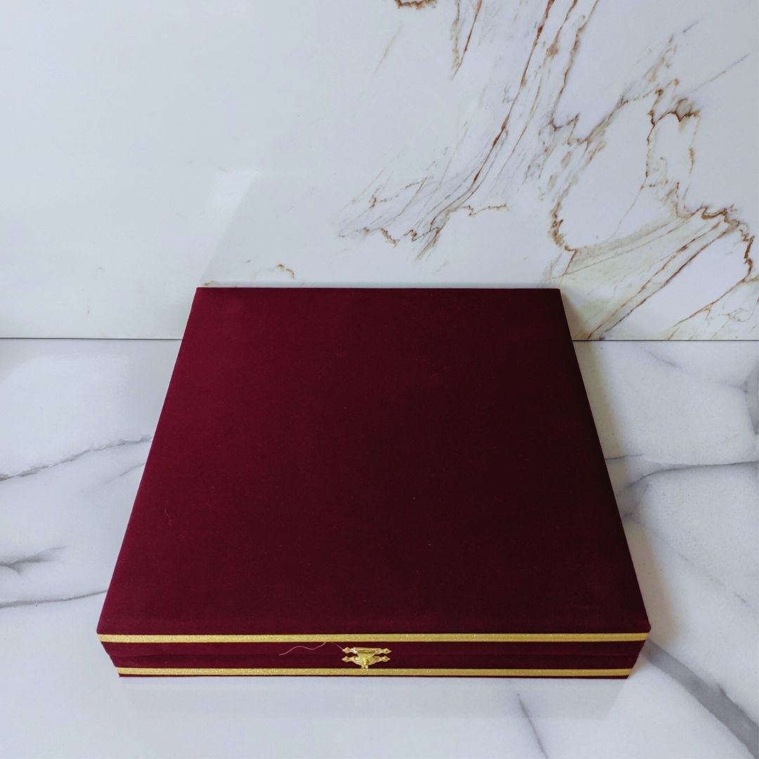 DM PORSELEN BORDO PLAKET TABAK 25 CM KADİFE KUTU
