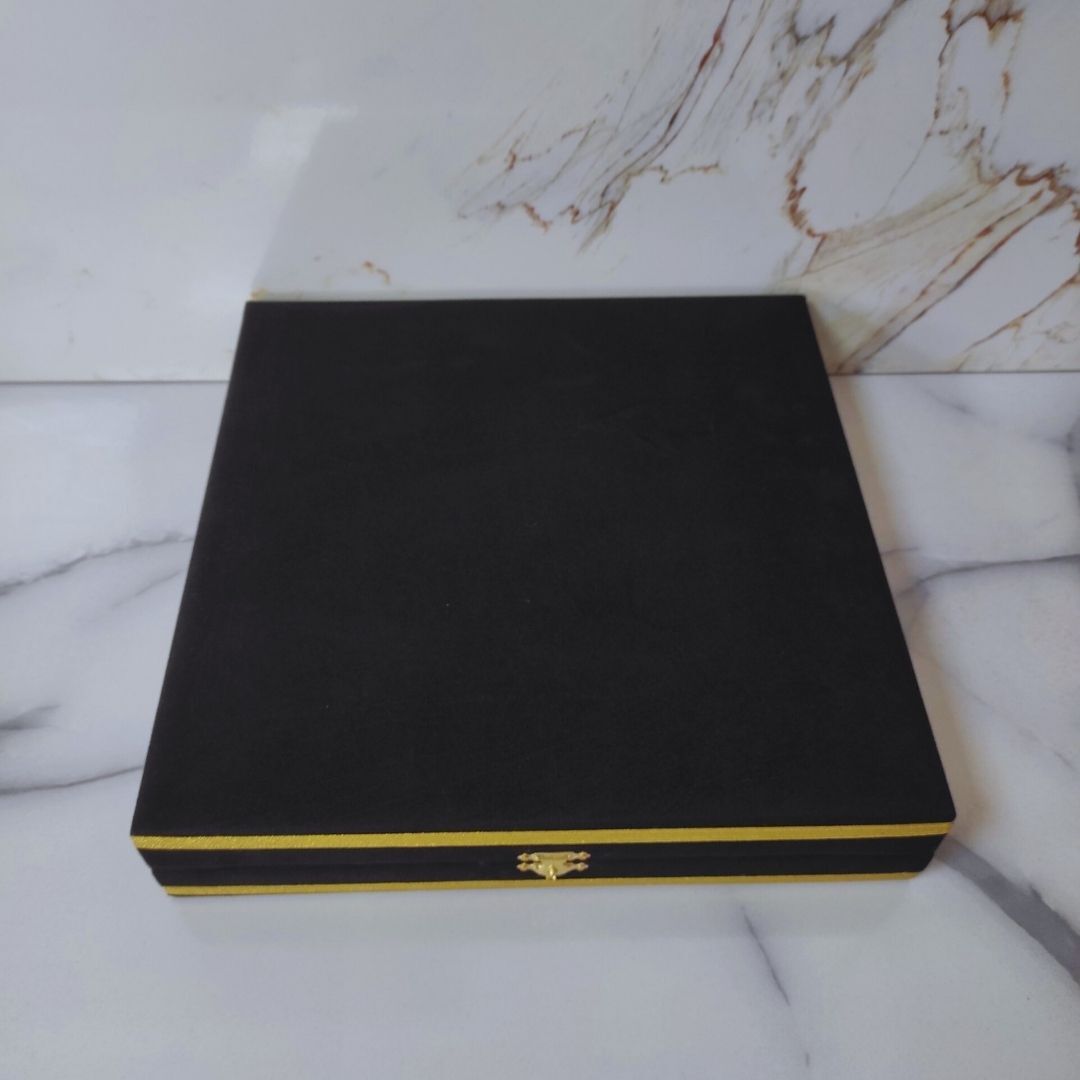 DM PORSELEN SİYAH PLAKET TABAK 25 CM KADİFE KUTU